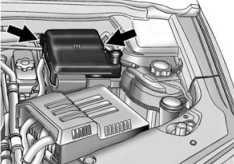 Ubicación de la caja de fusibles del compartimiento del motor
